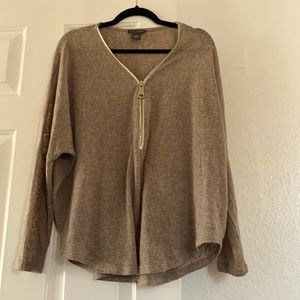 Women’s LARGE beige big zipper sweater